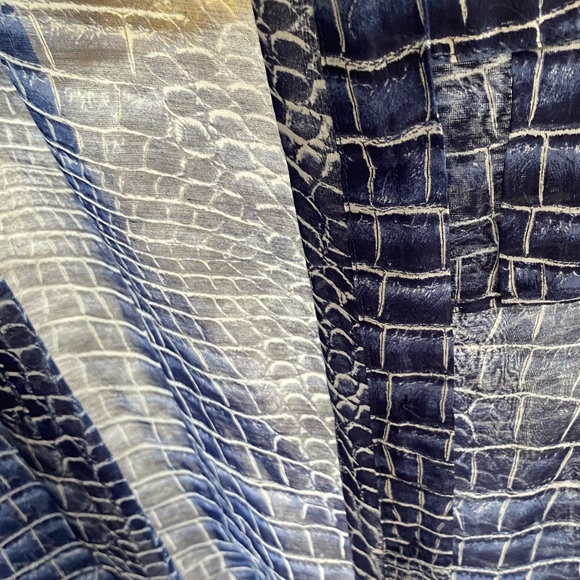 BCBG MaxAzaria Blue Printed Blouse size S - Picture 7 of 9